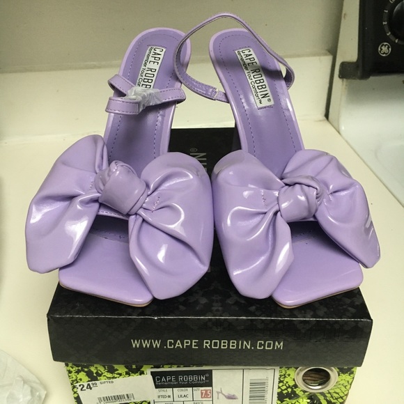 Cape Robbin Bow Heels - Picture 2 of 7